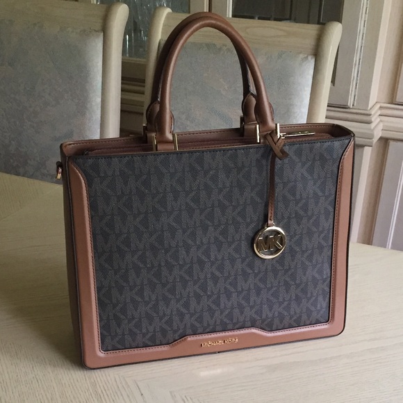 Michael Kors Handbags - Michael Kors Jessie Brown Tote